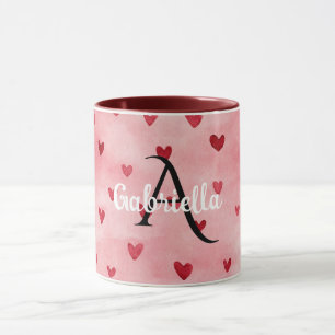 Taza Nombre de monograma de corazones rojos rosados