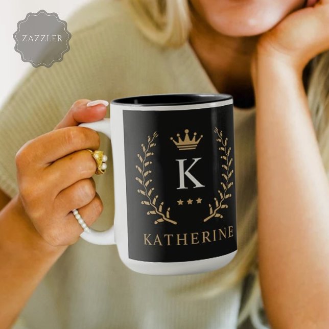 Taza Nombre del personalizar y Monograma inicial de oro (Customize Name & Initial Black White Gold Monogram Mug)