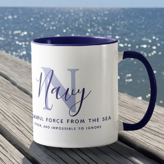 Taza Nombre Navy significado y texto azul monograma