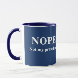 Taza NOPE No es mi presidente personalizable