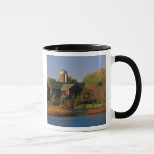 Taza Norteamérica, EE. UU., Wisconsin. Granero rojo en