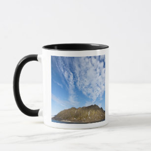 Taza Noruega, Svalbard, Nubes sobre acantilados escarpa