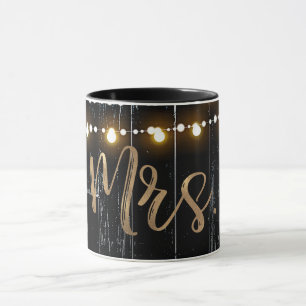 Taza Novia MRS de madera oscura rústica y luces de cuer