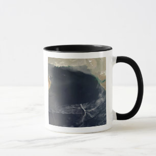 Taza Nubes de onda sobre el Mar Arábigo
