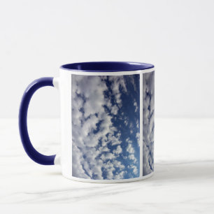 Taza Nubes esponjosas En El Cielo Azul