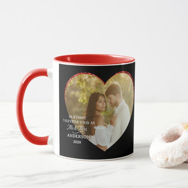 Taza Nuestro Primer Día de San Valentín como Sr y Sra C (Con donut)