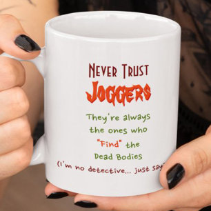 Taza Nunca Confíes en los que Corren.. Frase Divertida