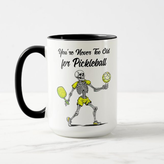 Taza Nunca eres demasiado viejo para el baloncesto (Izquierda)
