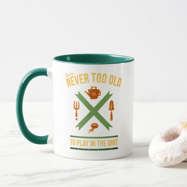 Taza Nunca eres demasiado viejo para jugar en el jardin (Con donut)