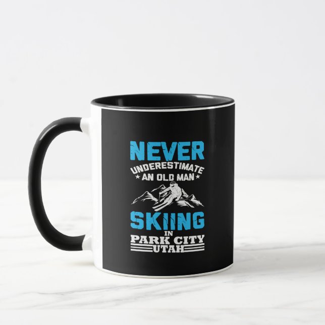 Taza Nunca subestimes a un anciano esquiando en Utah (Izquierda)