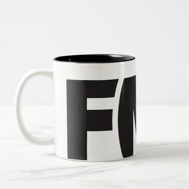 Taza oficial de FML: Logotipo de FML (negro) (Izquierda)