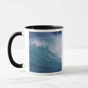 Taza Ola azul chocando, Maui, Hawái, EE. UU.