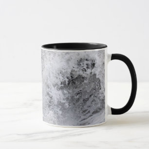 Taza Ola tormentosa rompiendo