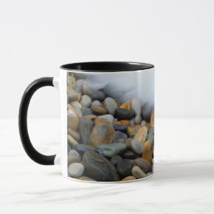 Taza Olas rompiendo sobre guijarros, Tsitsikamma