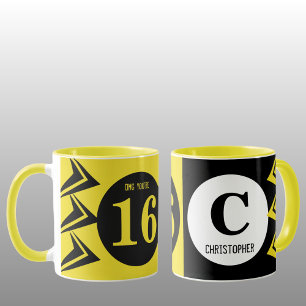 Taza OMG eres 16 nombres de monograma amarillo y negro