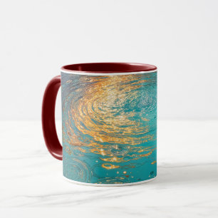 Taza Ondas abstractas de agua con luz solar dorada