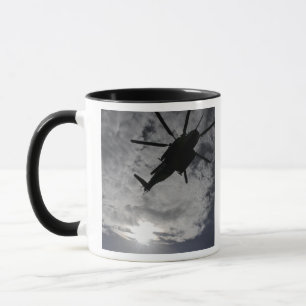 Taza Opinión de ángulo bajo de un CH-53E