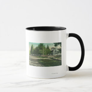 Taza Opinión de Broadway del exterior de la High Schoo