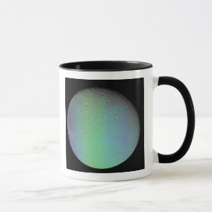 Taza Opinión de color falsa de la luna Dione de Saturn