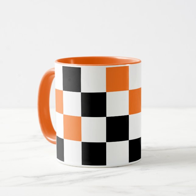 Taza Orange Black White Checkered Pattern Design  (Anverso izquierdo)