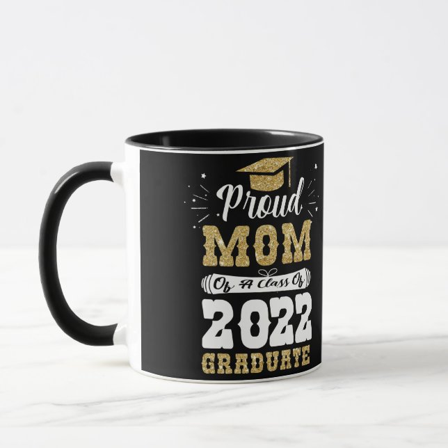 Taza Orgullosa Mamá De Una Clase De Graduado De 2022 (Izquierda)