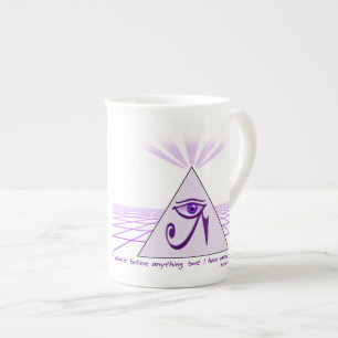 Taza original de la porcelana de hueso del dibujo