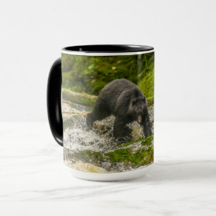 Taza Oso negro pescando Qua Creek Columbia Británica