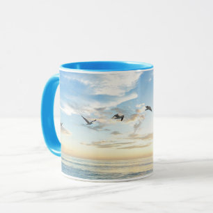 Taza Pájaros en vuelo sobre el océano
