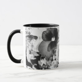 Taza Pansia monocromática artística de fotografía natur