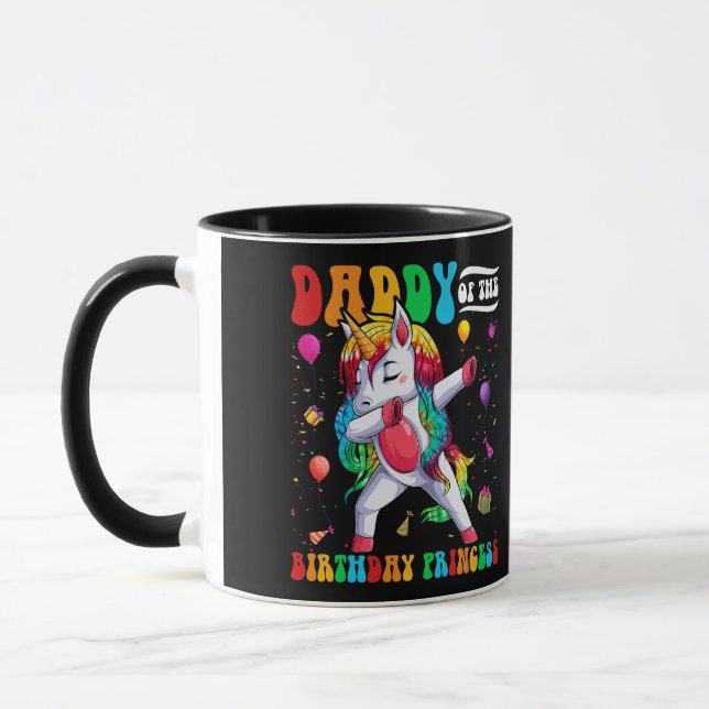 Taza Papi: La princesa de cumpleaños, Chica Dabbing Uni (Izquierda)