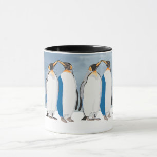 Taza Pareja de pingüinos rey besándose 