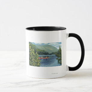 Taza Pares Canoeing en un lago