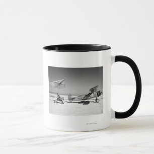 Taza Paresev 1-A en Lakebed con el avión de la remolqu