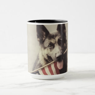 Taza Pastor alemán con bandera estadounidense