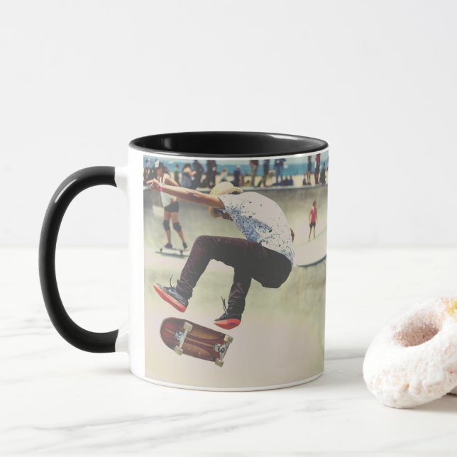 Taza Patineta Atrapando Aire (Con donut)