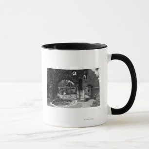 Taza Patio del mesón de la misión de la orilla, CA