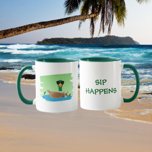 Taza Pato bebiendo en un estanque relajado con juego de