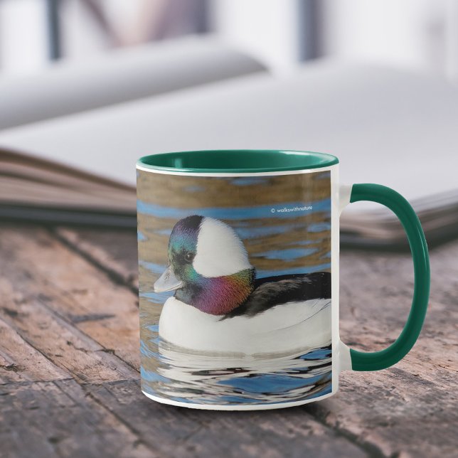 Taza Pato de cabeza de buey macho en el sol de la tarde (Handsome Male Bufflehead Duck at the Pond 11 oz Coffee Mug Cover Photo.)