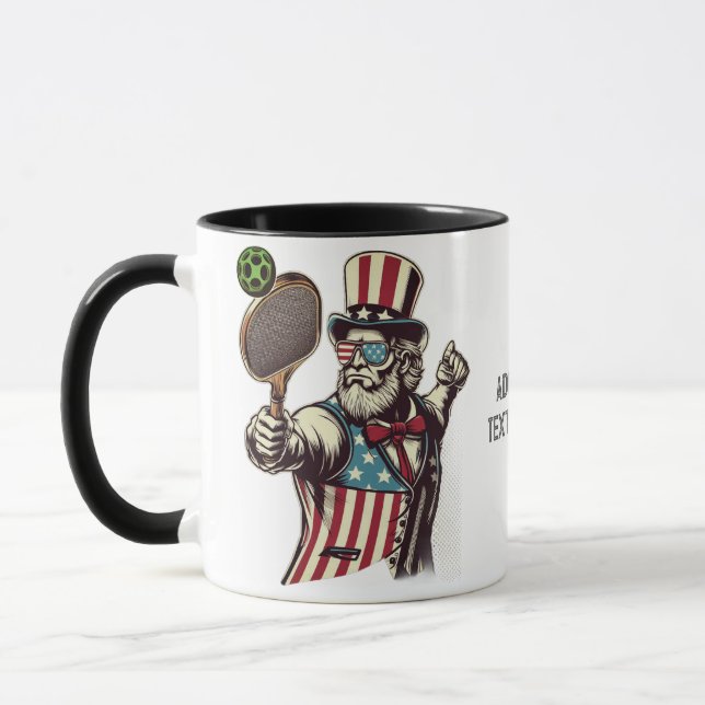 Taza Patriot Jugando Pickleball Pickleballer Bandera US (Izquierda)
