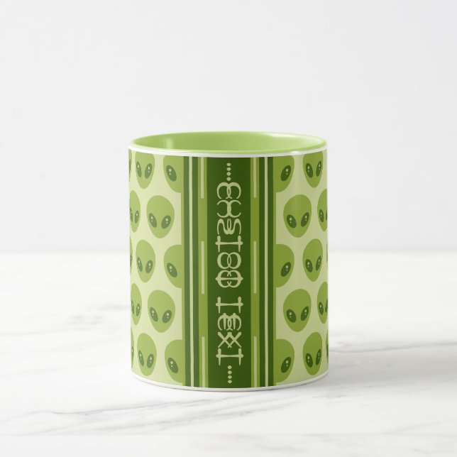 Taza Patrón de Alien Verde Cubierto con tu nombre en gl (Centro)
