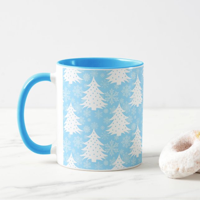 Taza Patrón de copo de nieve del árbol de Navidad azul  (Con donut)