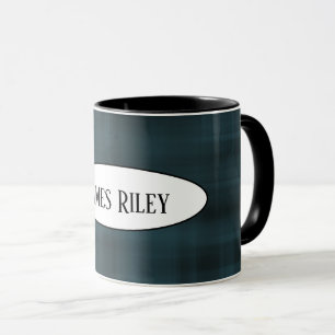 Taza patrón de cuadros oscuros con nombre