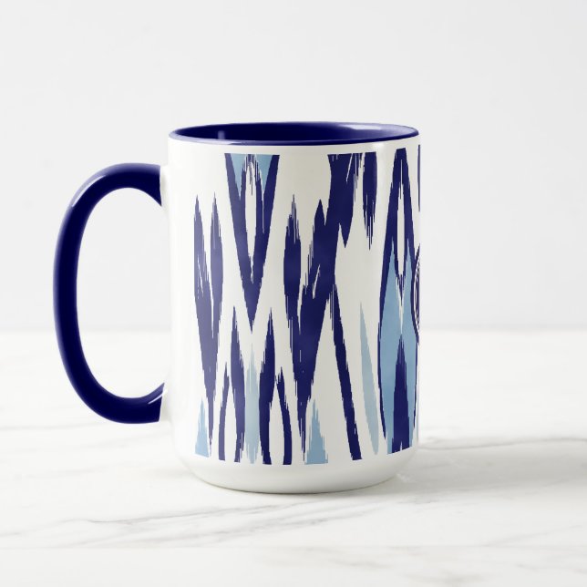 Taza patrón de ikat de acuarela azul y blanco de moda (Izquierda)