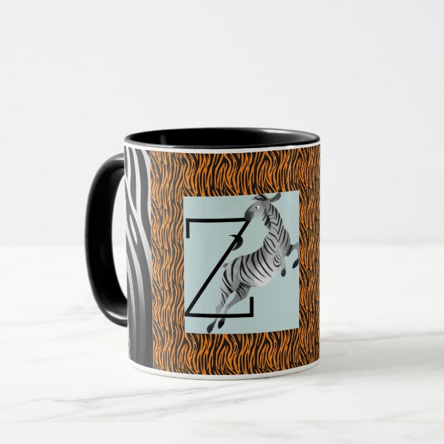 Taza Patrón de rayas de cebra naranja monograma persona (Anverso izquierdo)