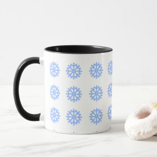 Taza Patrón festivo de invierno azul con copo de nieve