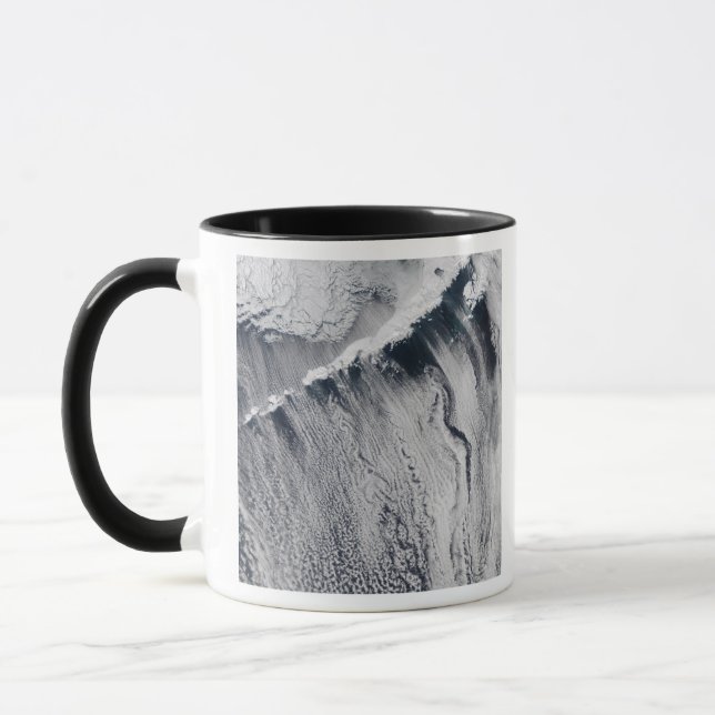 Taza Patrones de nubes visibles sobre la isla de Aleuti (Izquierda)