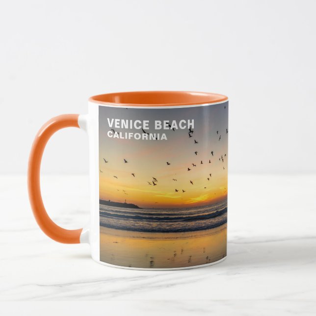 Taza Pelicans at Sunset - Venice Beach, CA Mug (Izquierda)