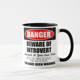 Taza Peligro Cuidado con el Rótulo introvertido