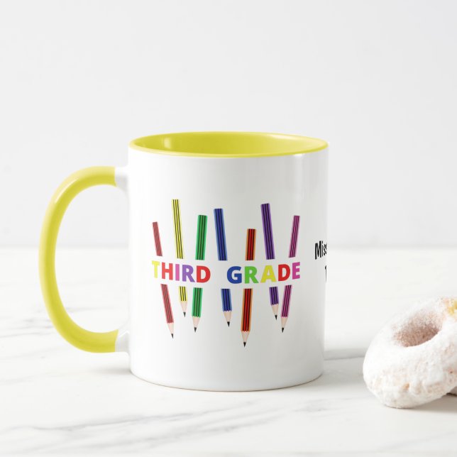 Taza Pencils Maestra de Personalizable de tercer grado  (Con donut)