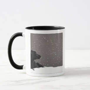 Taza Perrito que miente en copos de nieve de